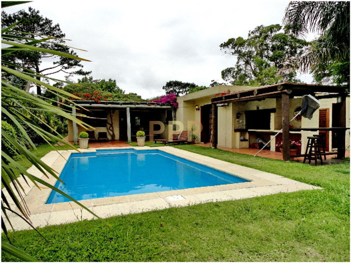 Casa ID.1696 - Casa en Mansa, 4 dormitorios *