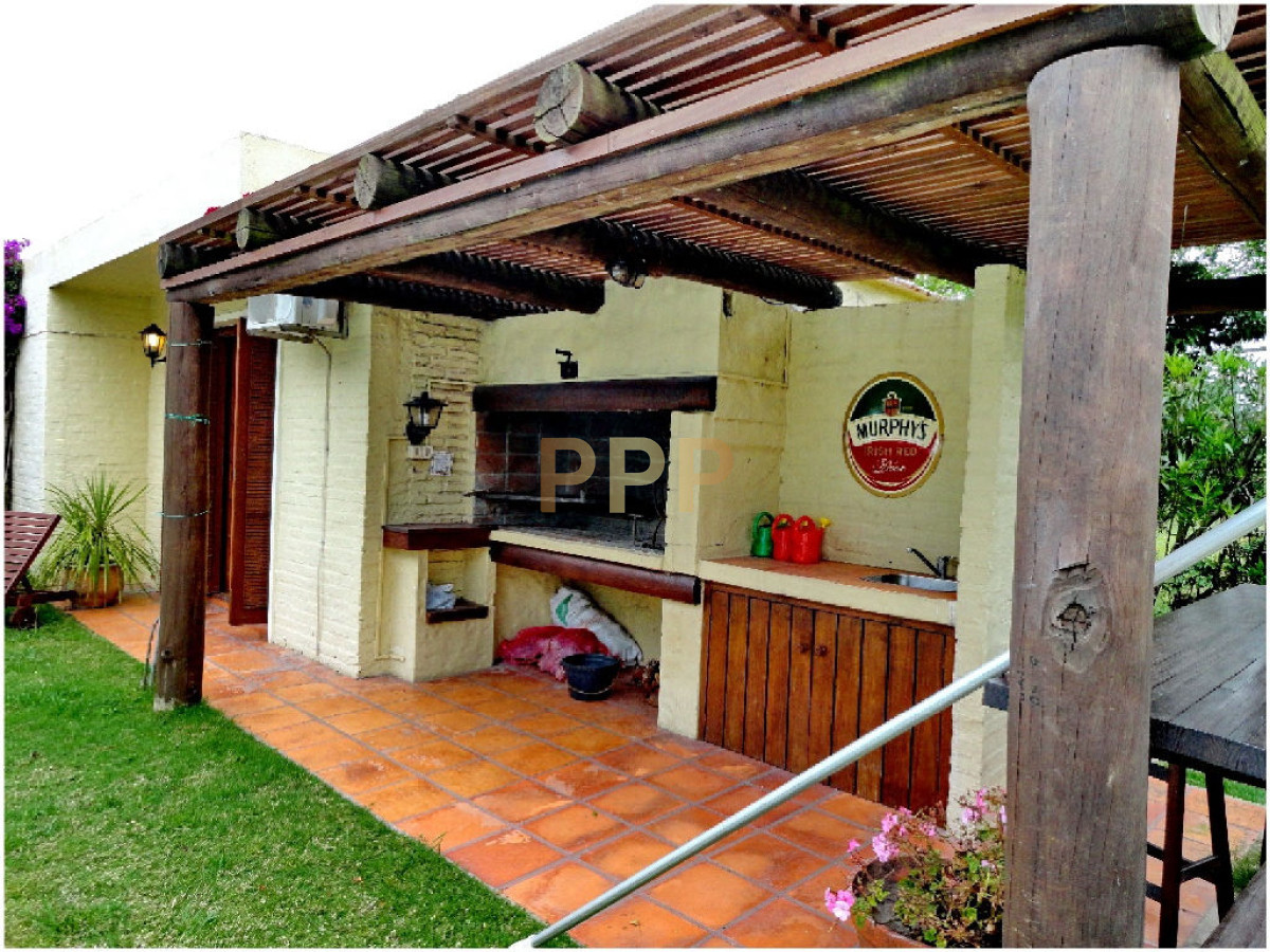 Casa ID.1696 - Casa en Mansa, 4 dormitorios *