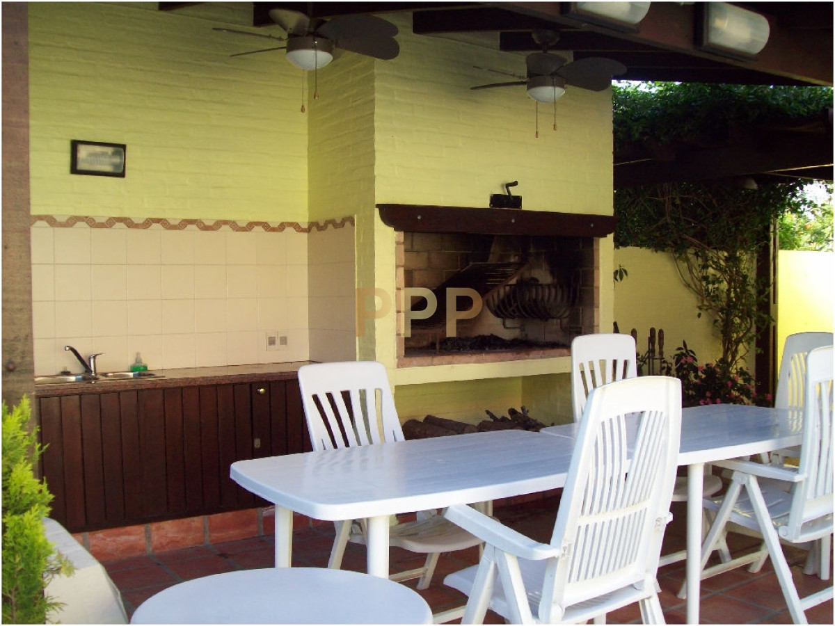 Casa ID.1698 - Alquilo linda casa con piscina climatizada, ideal para Veranear!!! Mansa, Punta del Este