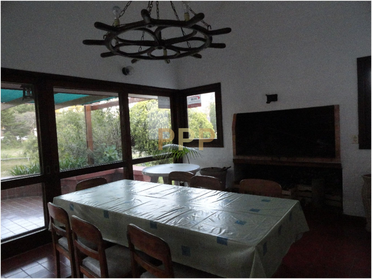 Casa ID.1708 - En alquiler.. amplia casa con capacidad para 10 personas. 
