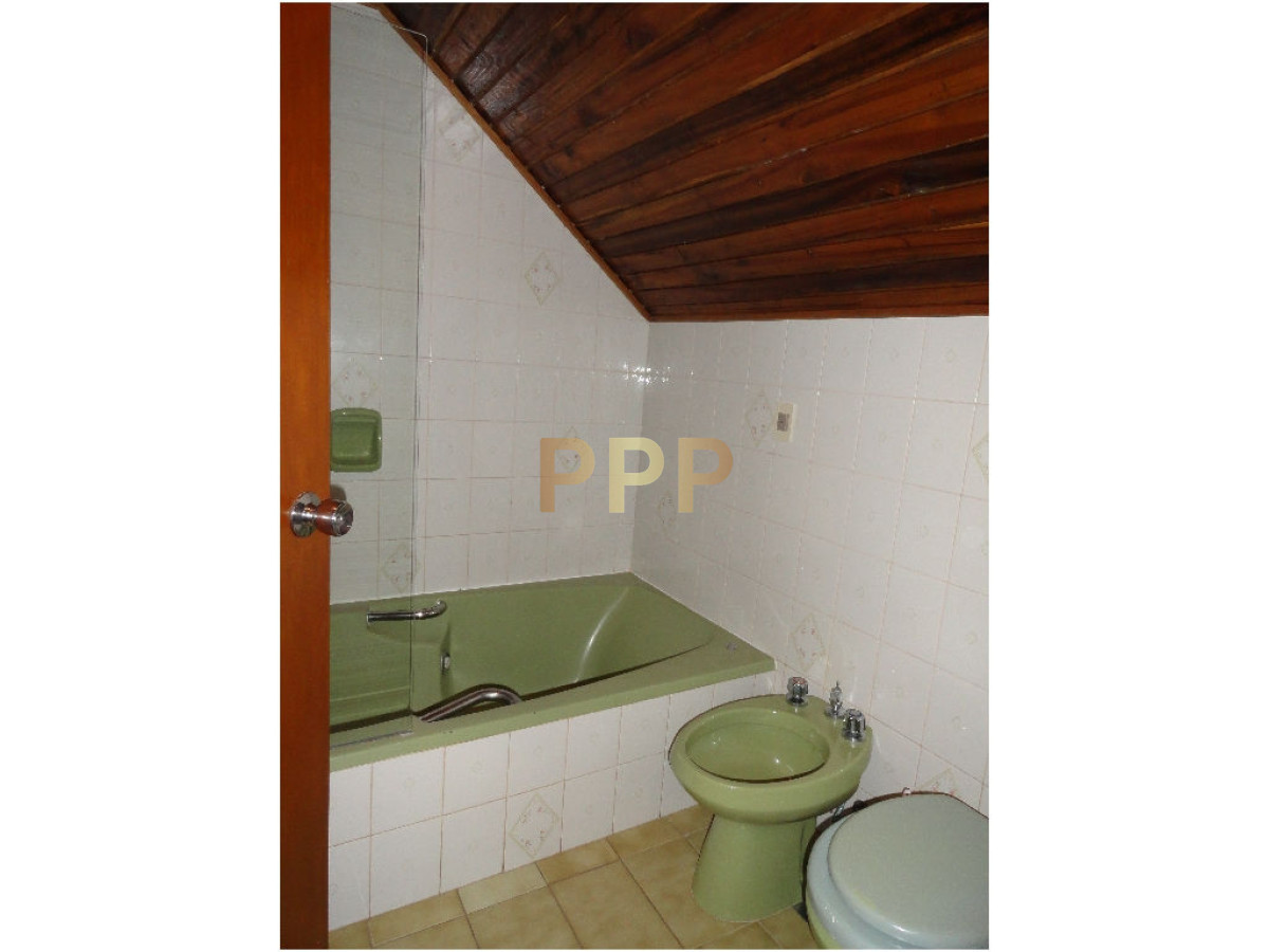 Casa ID.1708 - En alquiler.. amplia casa con capacidad para 10 personas. 