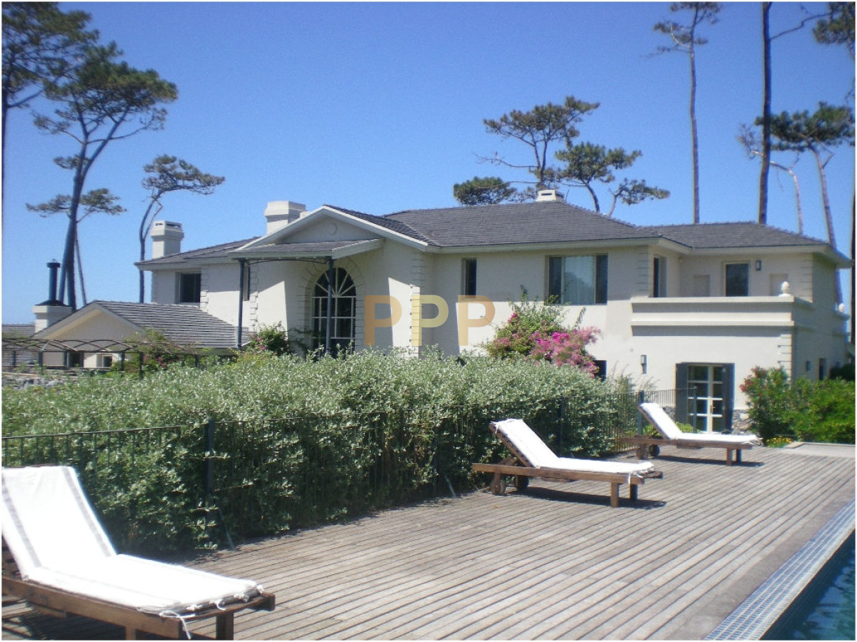 Casa ID.1714 - Vendo Espectacular casa frente al mar en Punta del Este.