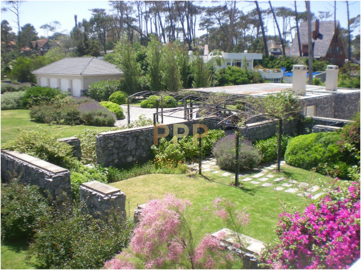 Casa ID.1714 - Vendo Espectacular casa frente al mar en Punta del Este.