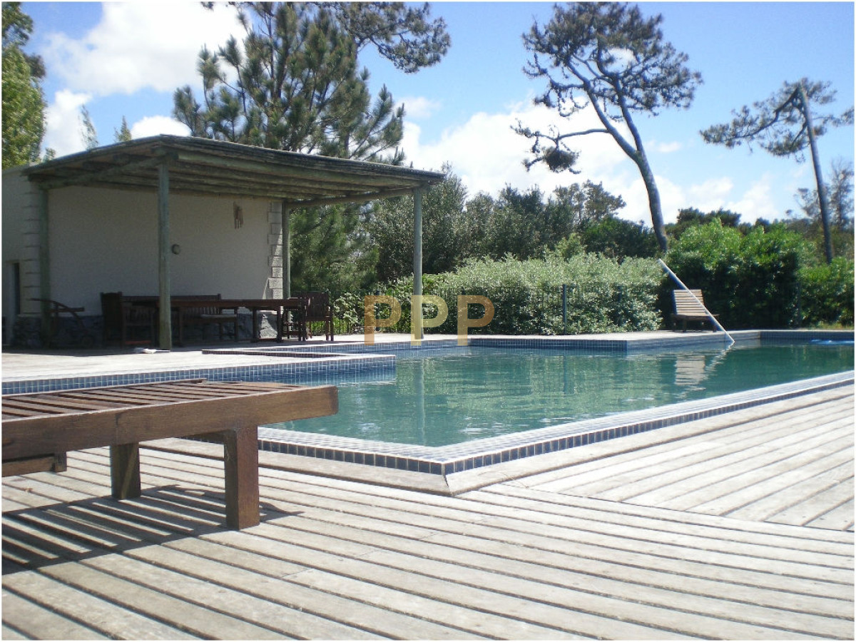 Casa ID.1714 - Vendo Espectacular casa frente al mar en Punta del Este.