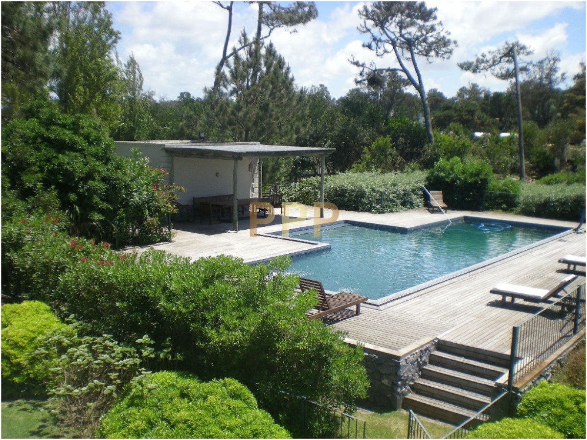 Casa ID.1714 - Vendo Espectacular casa frente al mar en Punta del Este.