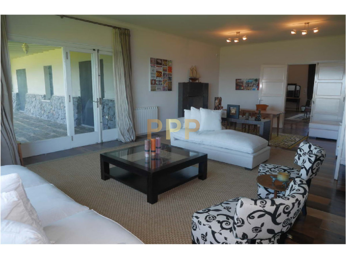 Casa ID.1714 - Vendo Espectacular casa frente al mar en Punta del Este.