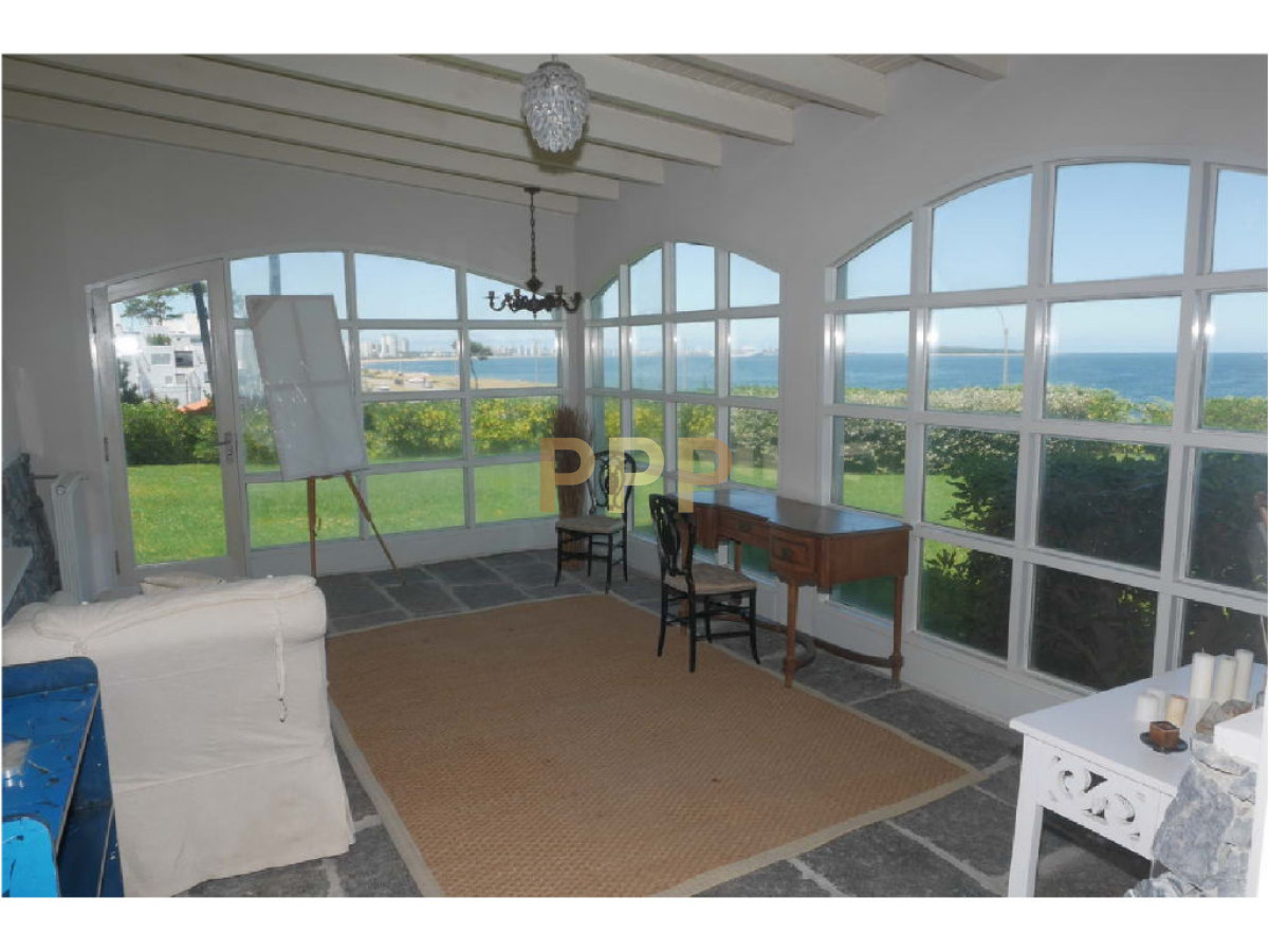 Casa ID.1714 - Vendo Espectacular casa frente al mar en Punta del Este.