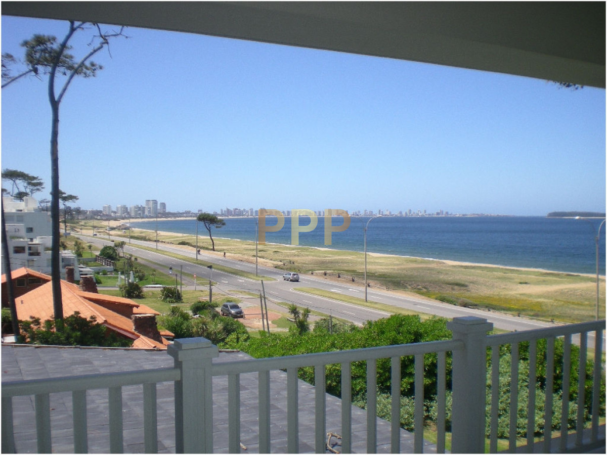 Casa ID.1714 - Vendo Espectacular casa frente al mar en Punta del Este.