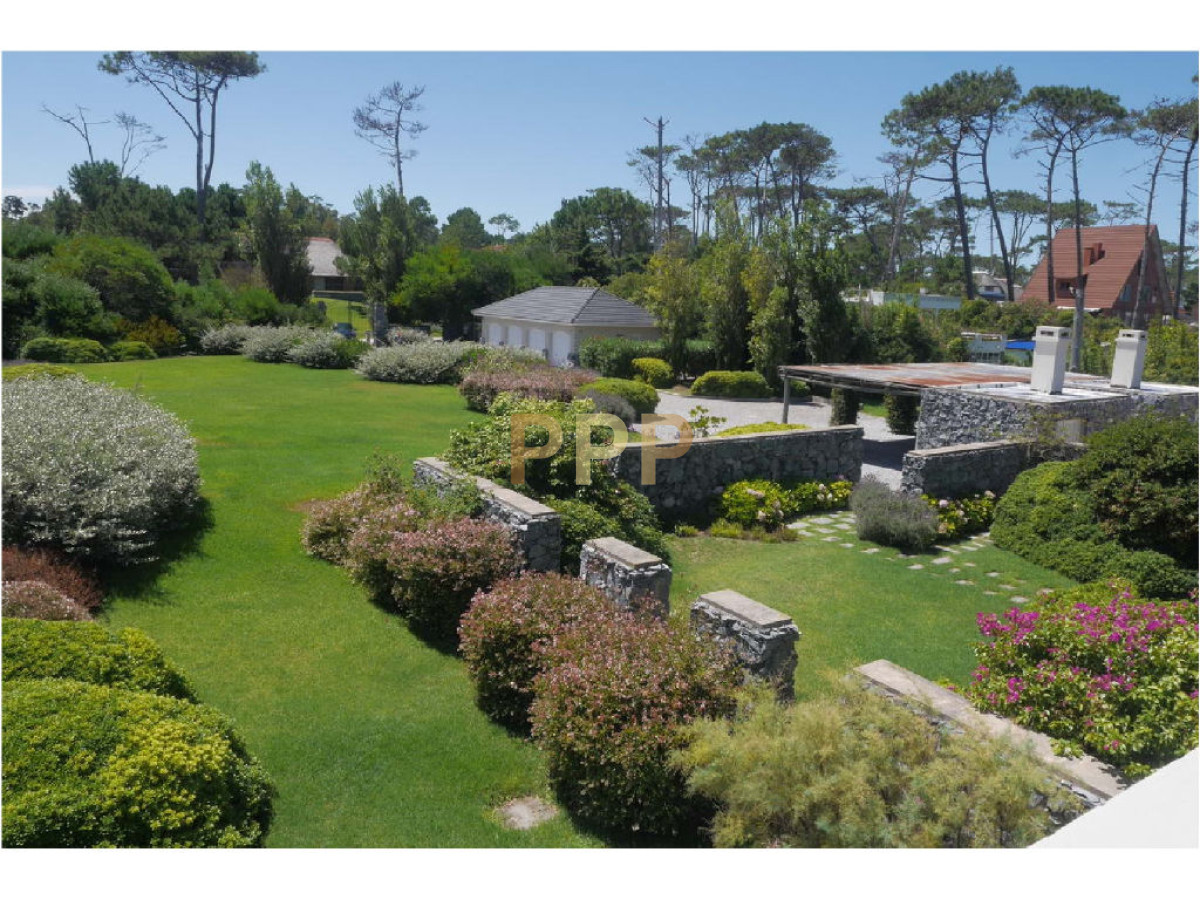Casa ID.1714 - Vendo Espectacular casa frente al mar en Punta del Este.
