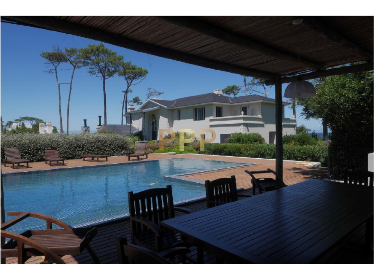 Casa ID.1714 - Vendo Espectacular casa frente al mar en Punta del Este.