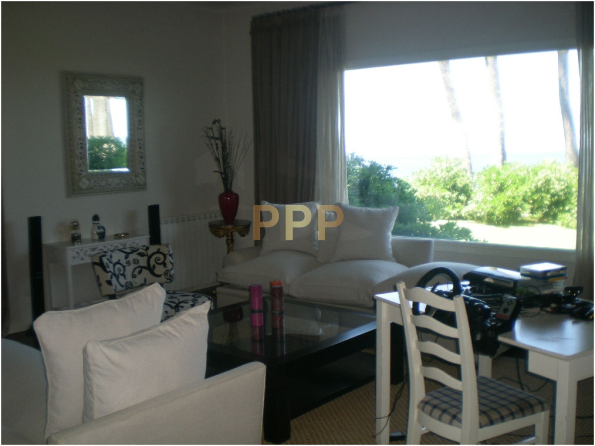 Casa ID.1714 - Vendo Espectacular casa frente al mar en Punta del Este.
