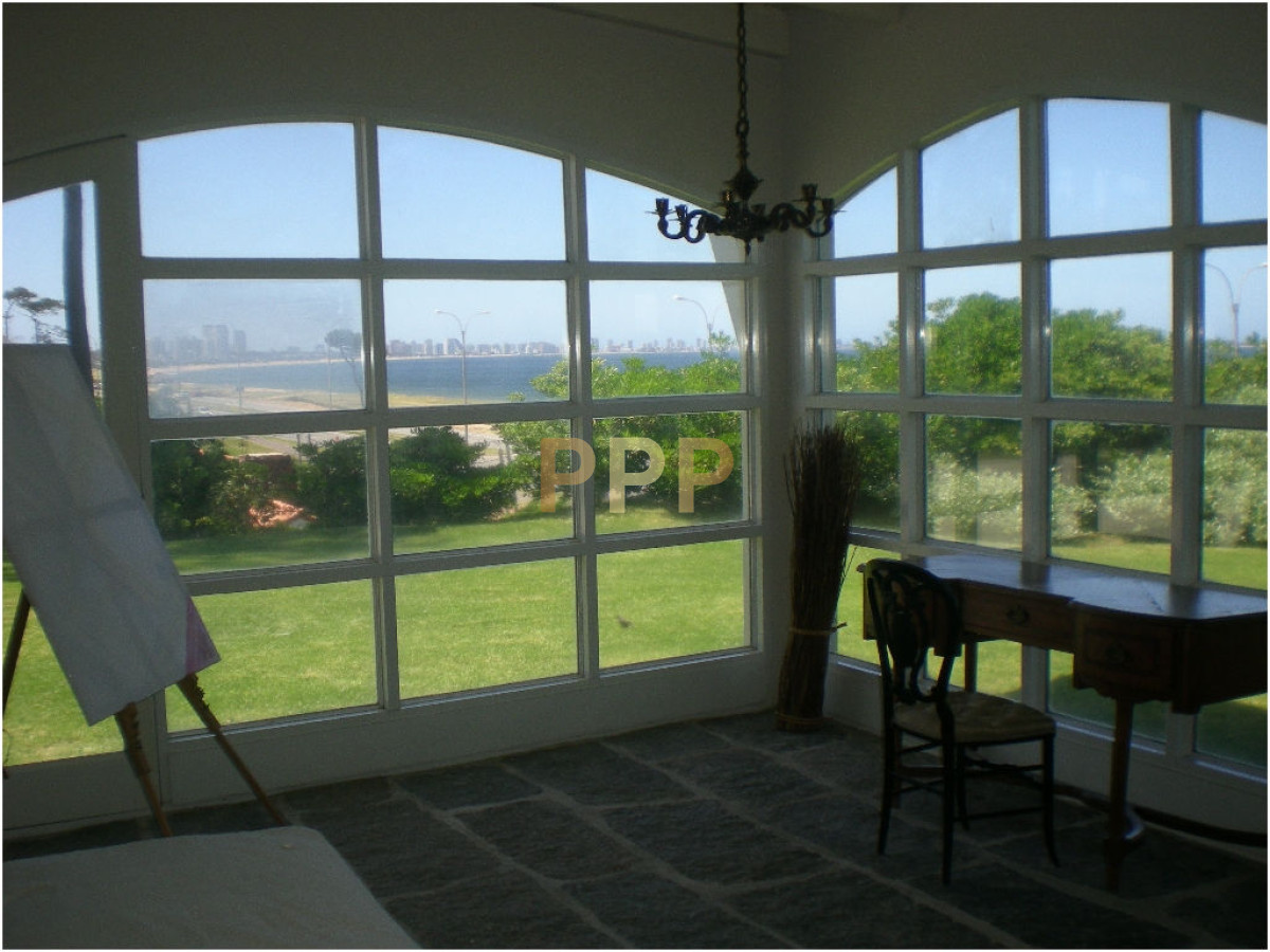 Casa ID.1714 - Vendo Espectacular casa frente al mar en Punta del Este.