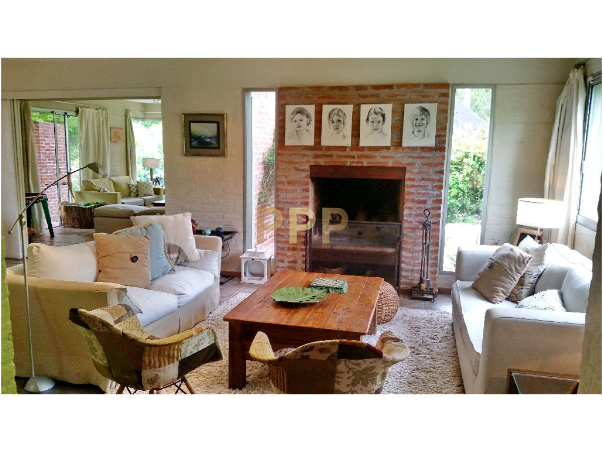 Casa ID.1741 - En  venta casa 4 dormitorios, con piscina en Pinares, Punta del Este