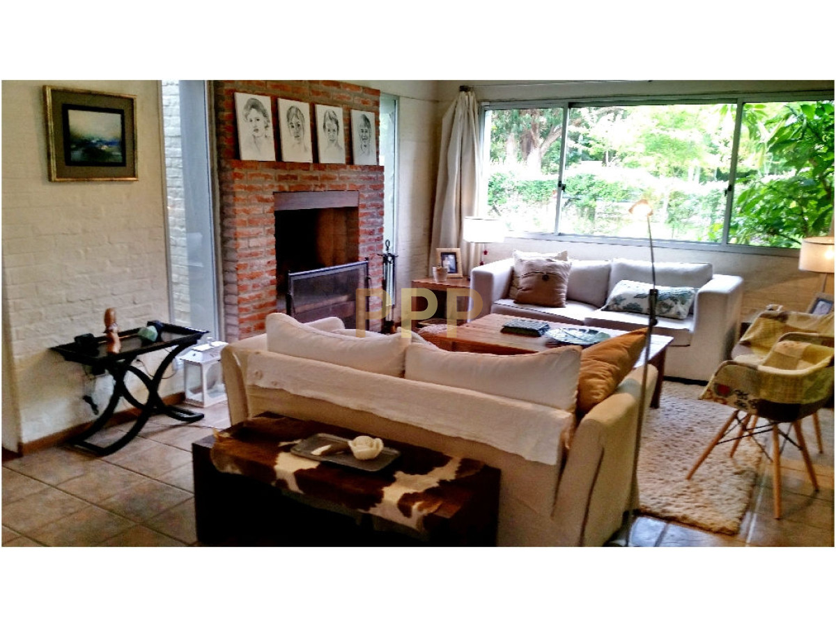 Casa ID.1741 - En  venta casa 4 dormitorios, con piscina en Pinares, Punta del Este