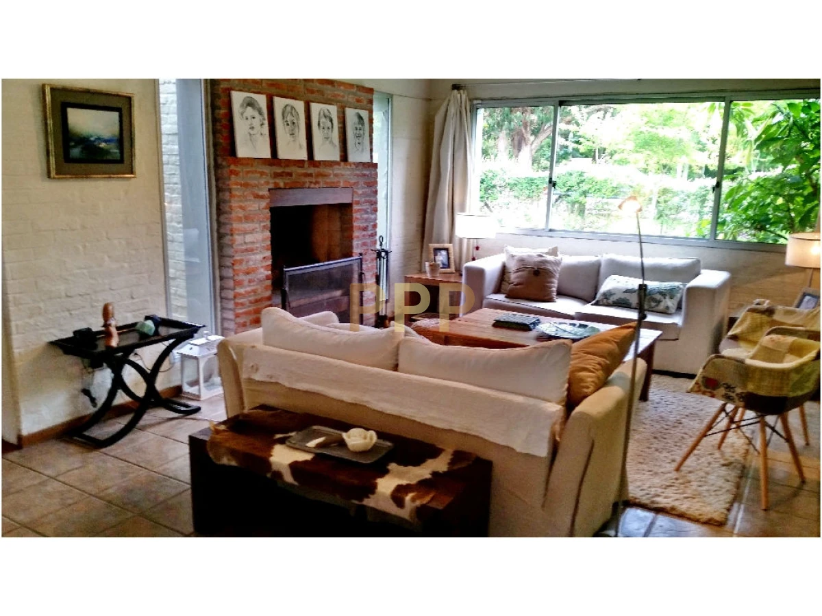 Casa ID.1741 - En  venta casa 4 dormitorios, con piscina en Pinares, Punta del Este