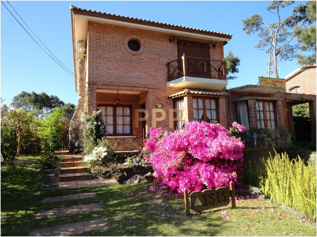Casa ID.1567 - HERMOSA CASA EN ALQUILER ANUAL 