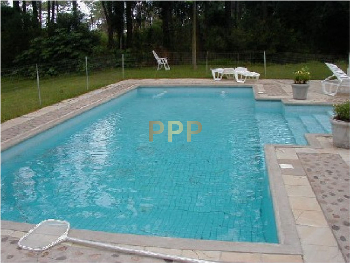 Casa ID.1573 - Casa en venta. Ambientes amplios, a metros del mar. Punta del Este.