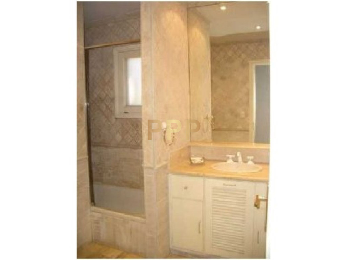 Casa ID.1573 - Casa en venta. Ambientes amplios, a metros del mar. Punta del Este.