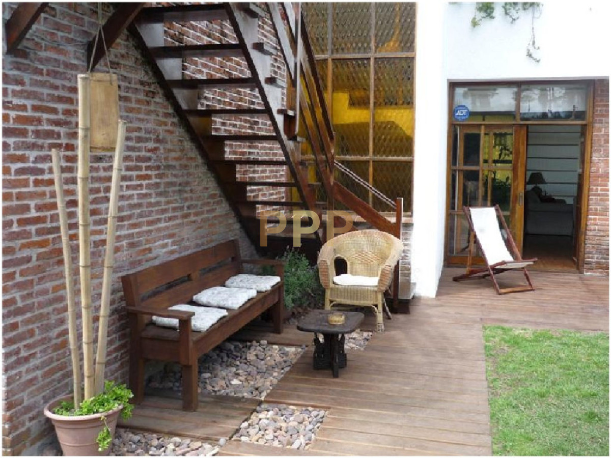 Casa ID.1580 - Casa en venta. Excelente zona.Punta del este. Ambientes amplios, confortables.
