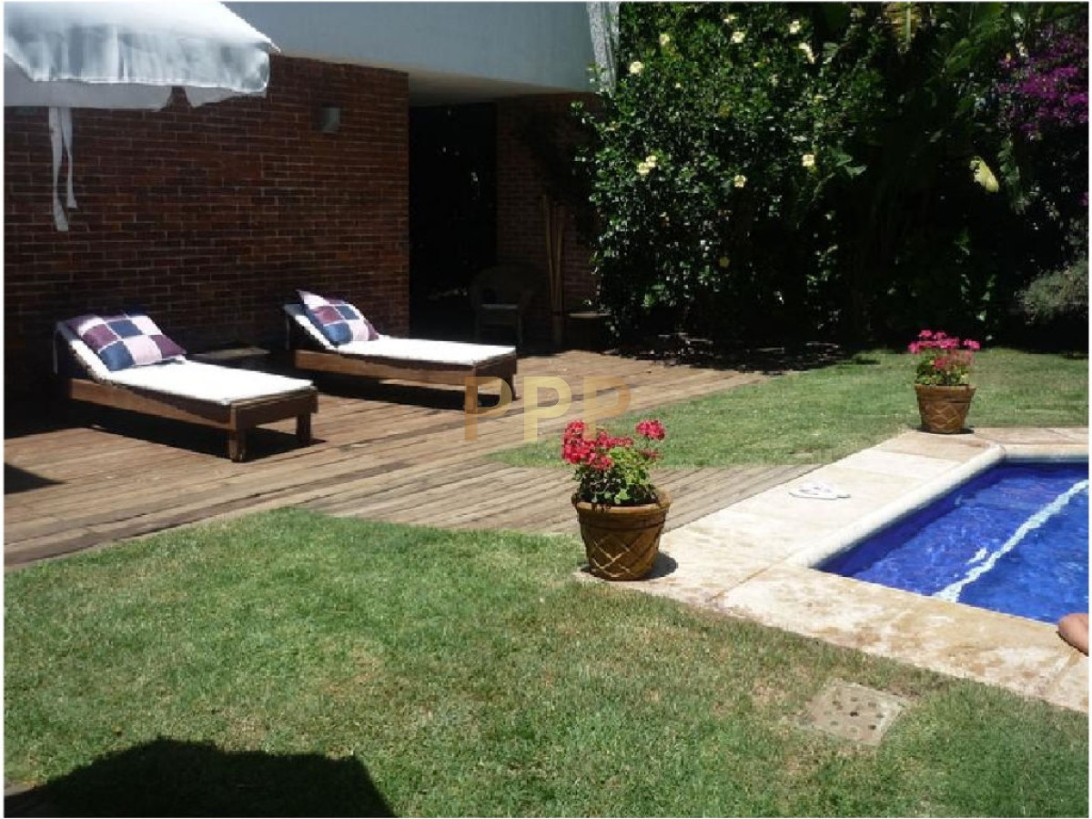 Casa ID.1580 - Casa en venta. Excelente zona.Punta del este. Ambientes amplios, confortables.