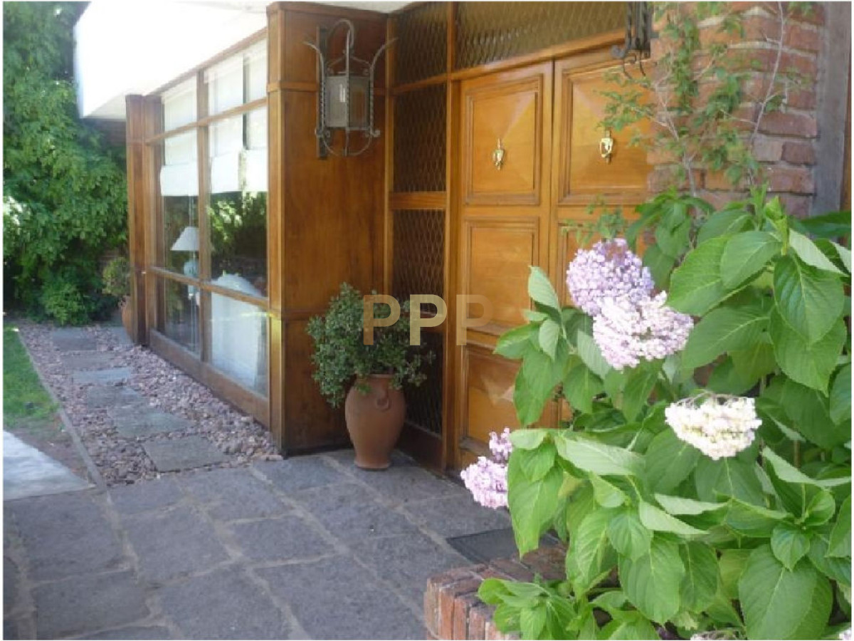 Casa ID.1580 - Casa en venta. Excelente zona.Punta del este. Ambientes amplios, confortables.