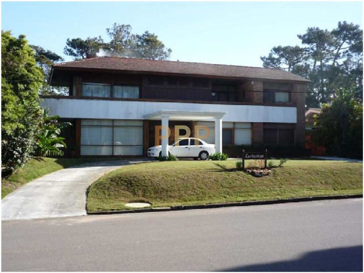 Casa ID.1580 - Casa en venta. Excelente zona.Punta del este. Ambientes amplios, confortables.