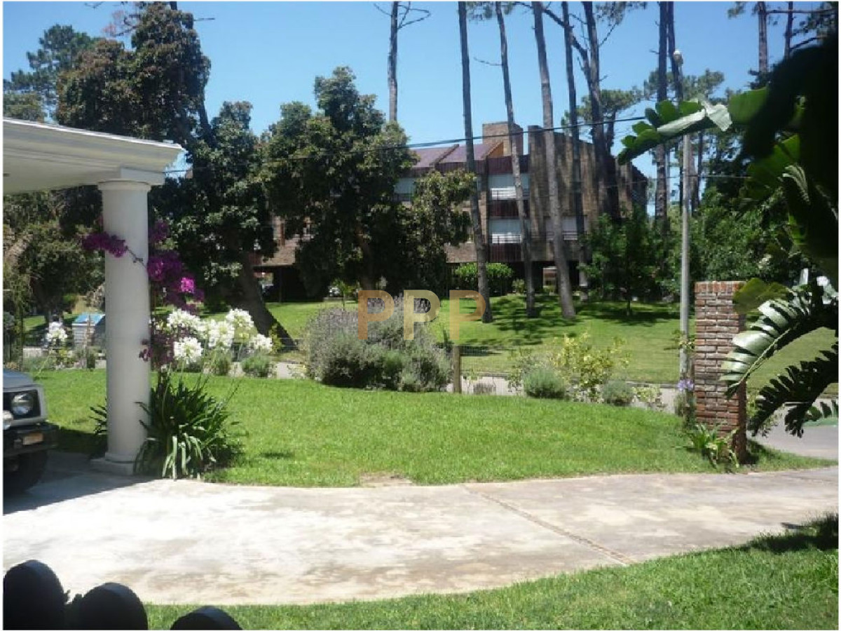 Casa ID.1580 - Casa en venta. Excelente zona.Punta del este. Ambientes amplios, confortables.