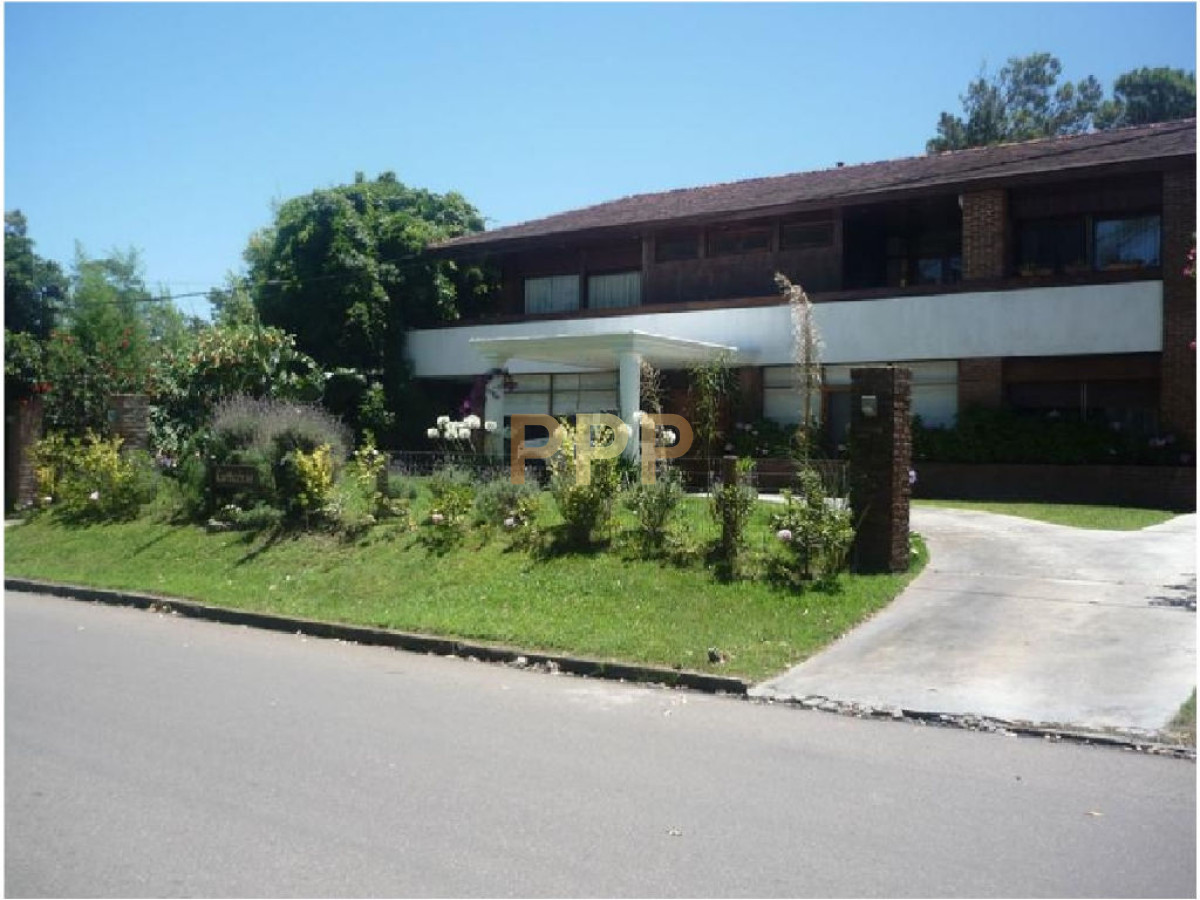 Casa ID.1580 - Casa en venta. Excelente zona.Punta del este. Ambientes amplios, confortables.