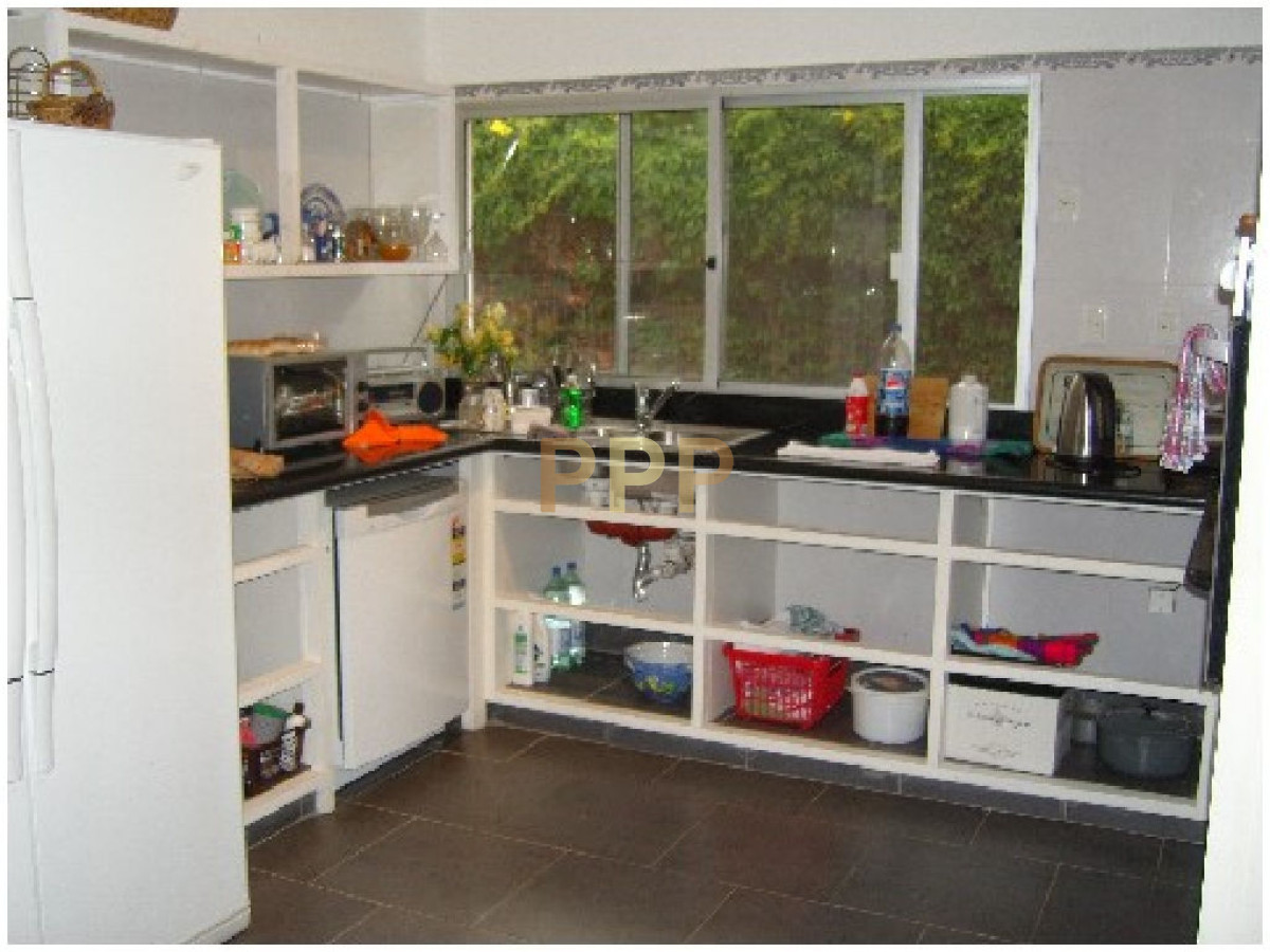 Casa ID.1591 - Casa en venta, a dos cuadras del mar, Playa mansa - Punta del Este.