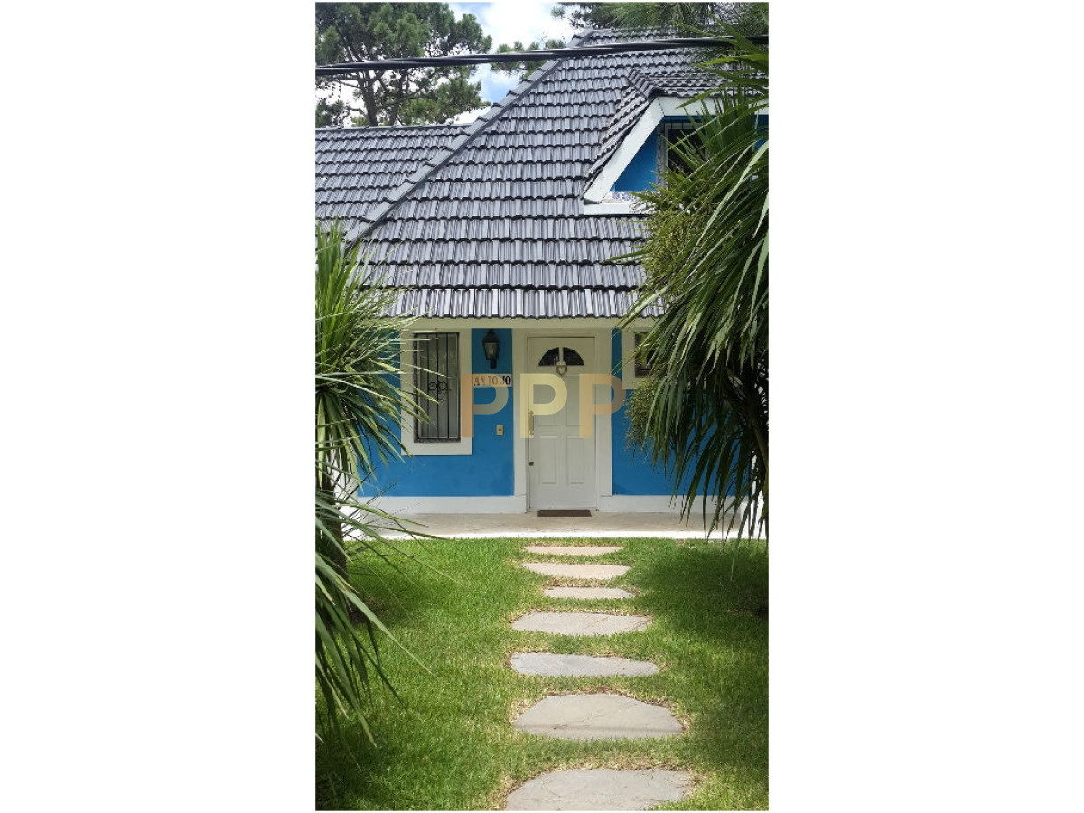 Casa ID.1602 - En venta y alquiler...  Casa en excelente zona, distribuida en dos plantas. 