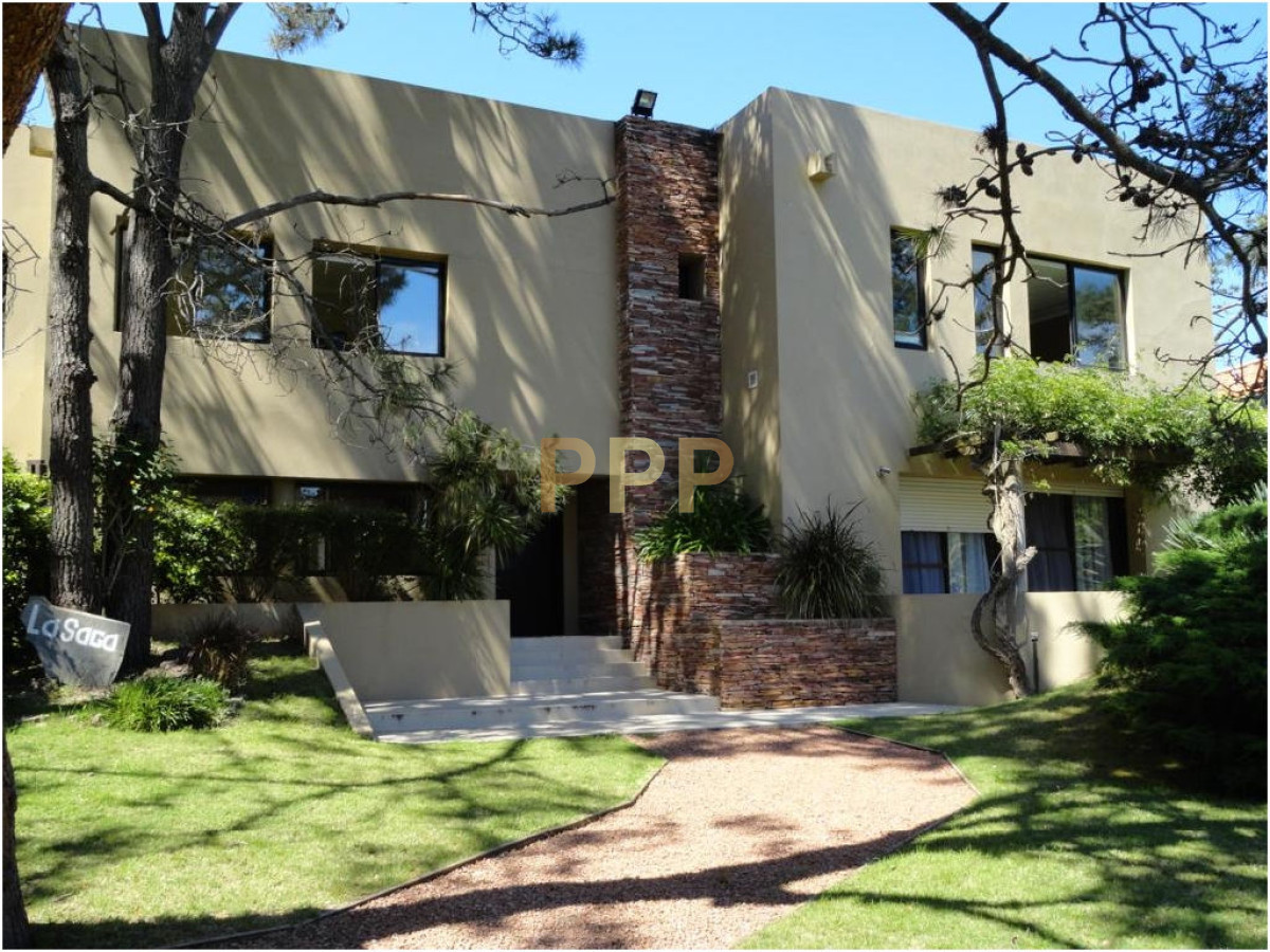 Casa ID.1549 - Gran casa de 5 dormitorios en alquiler en brava, Punta del Este.