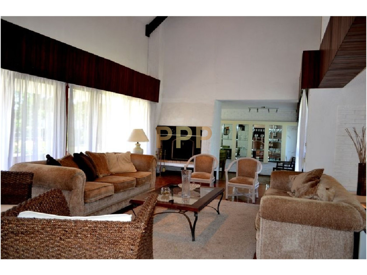 Casa ID.1615 - Casa en venta. Zona Cantegril. Punta del este.