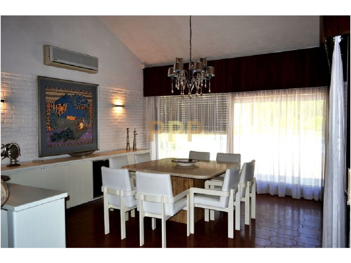 Casa ID.1615 - Casa en venta. Zona Cantegril. Punta del este.