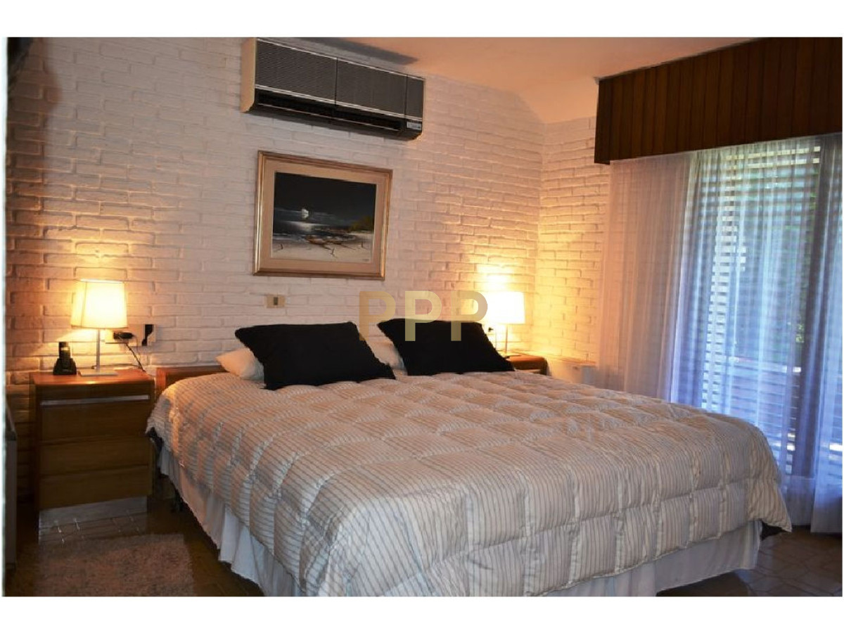 Casa ID.1615 - Casa en venta. Zona Cantegril. Punta del este.