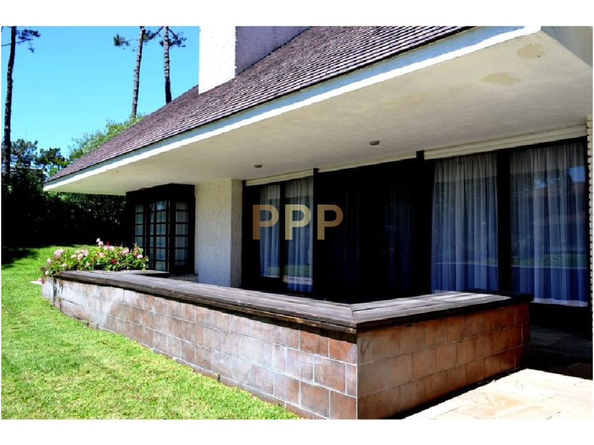 Casa ID.1615 - Casa en venta. Zona Cantegril. Punta del este.