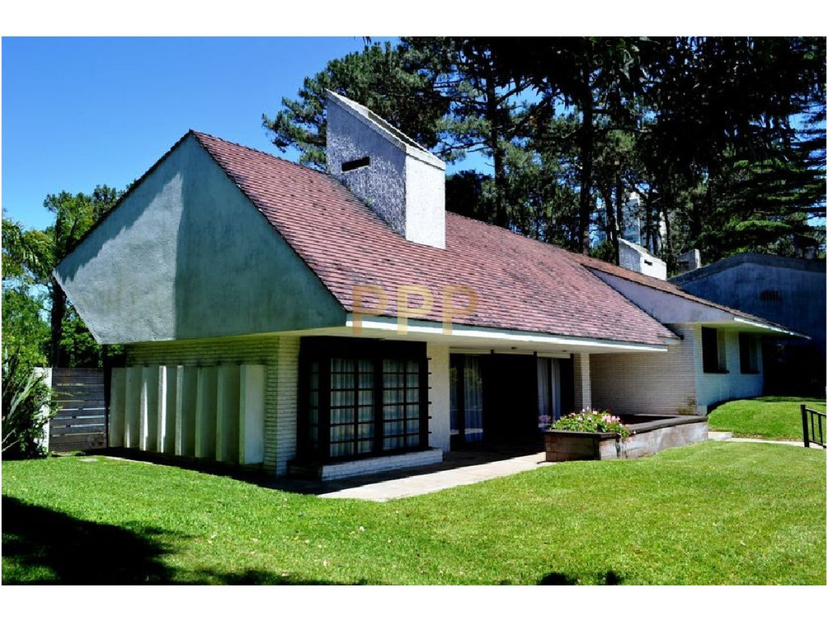 Casa ID.1615 - Casa en venta. Zona Cantegril. Punta del este.