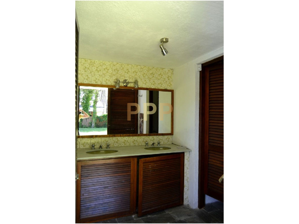 Casa ID.1615 - Casa en venta. Zona Cantegril. Punta del este.
