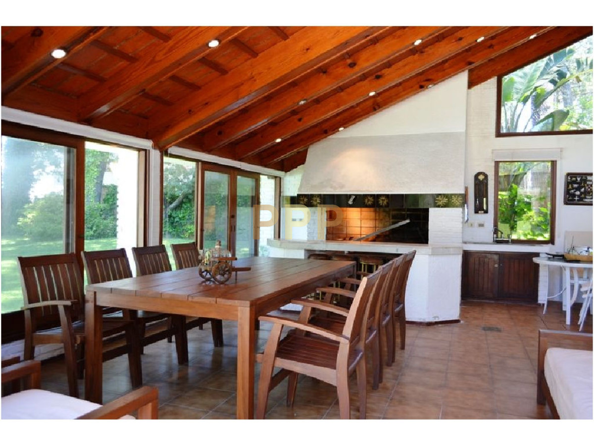 Casa ID.1615 - Casa en venta. Zona Cantegril. Punta del este.