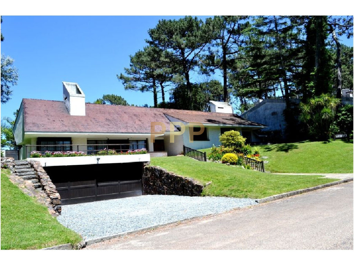 Casa ID.1615 - Casa en venta. Zona Cantegril. Punta del este.