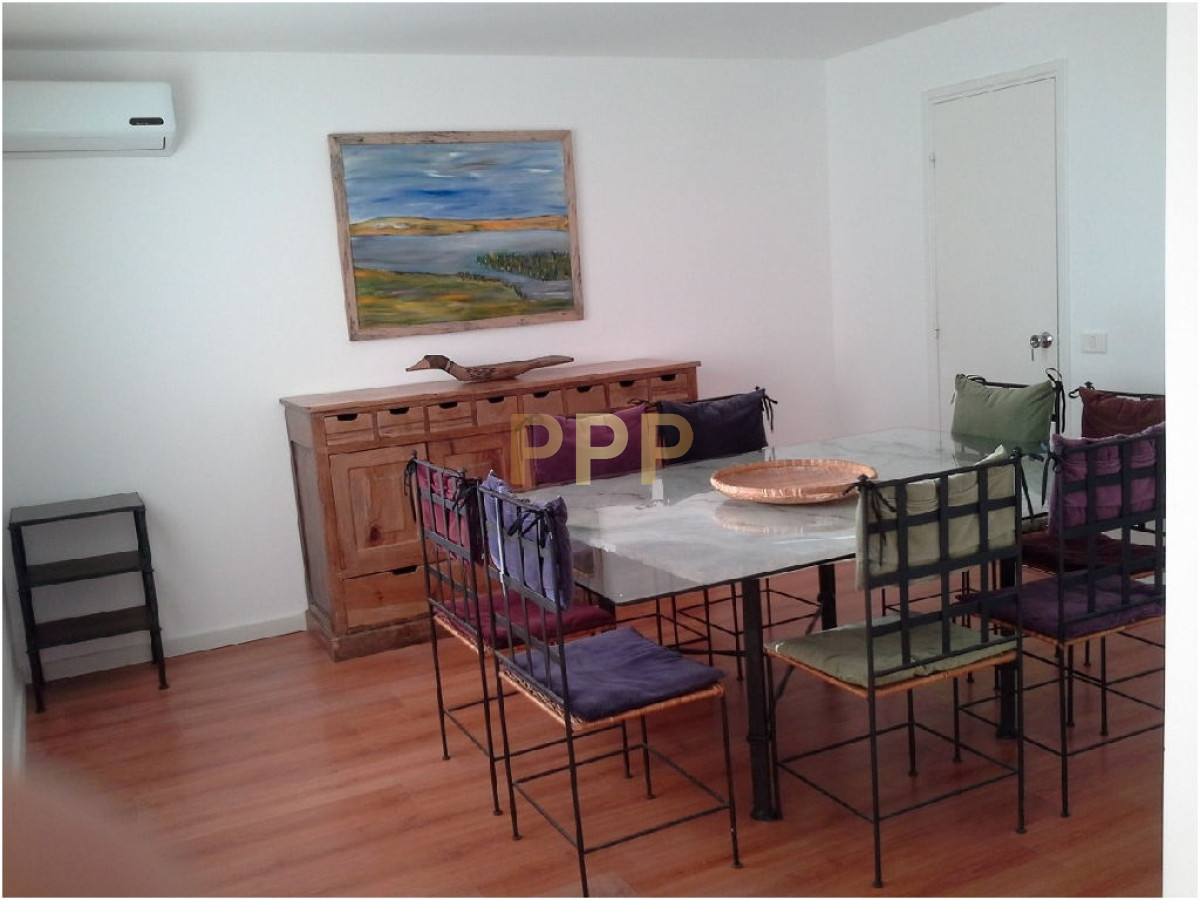 Casa ID.1636 - Casa en Bo. Cordoba, 4 dormitorios *