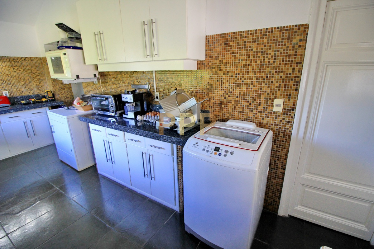 Casa ID.1656 -  En alquiler!!  Hermosa casa en alquiler zona Pinares, cuenta con piscina y gran jardin.