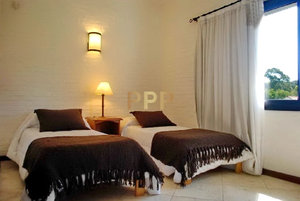 Casa ID.1663 - Excelente casa con piscina en alquiler en Rincon del Indio, playa Brava, Punta del Este.