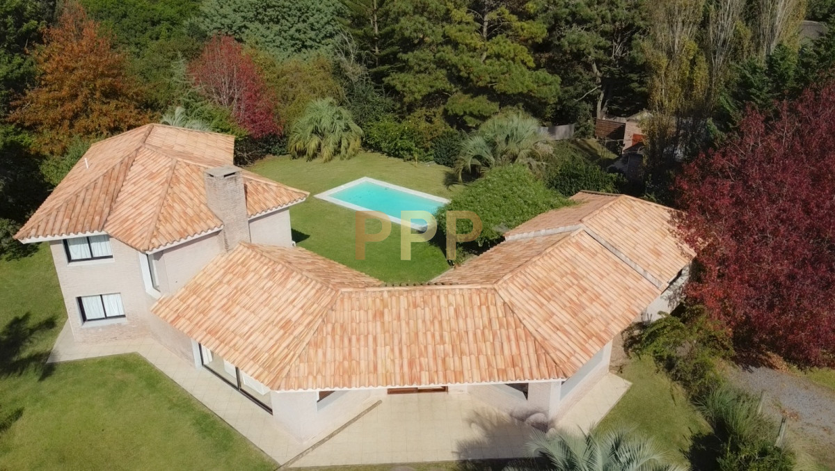Casa ID.1663 - Excelente casa con piscina en alquiler en Rincon del Indio, playa Brava, Punta del Este.