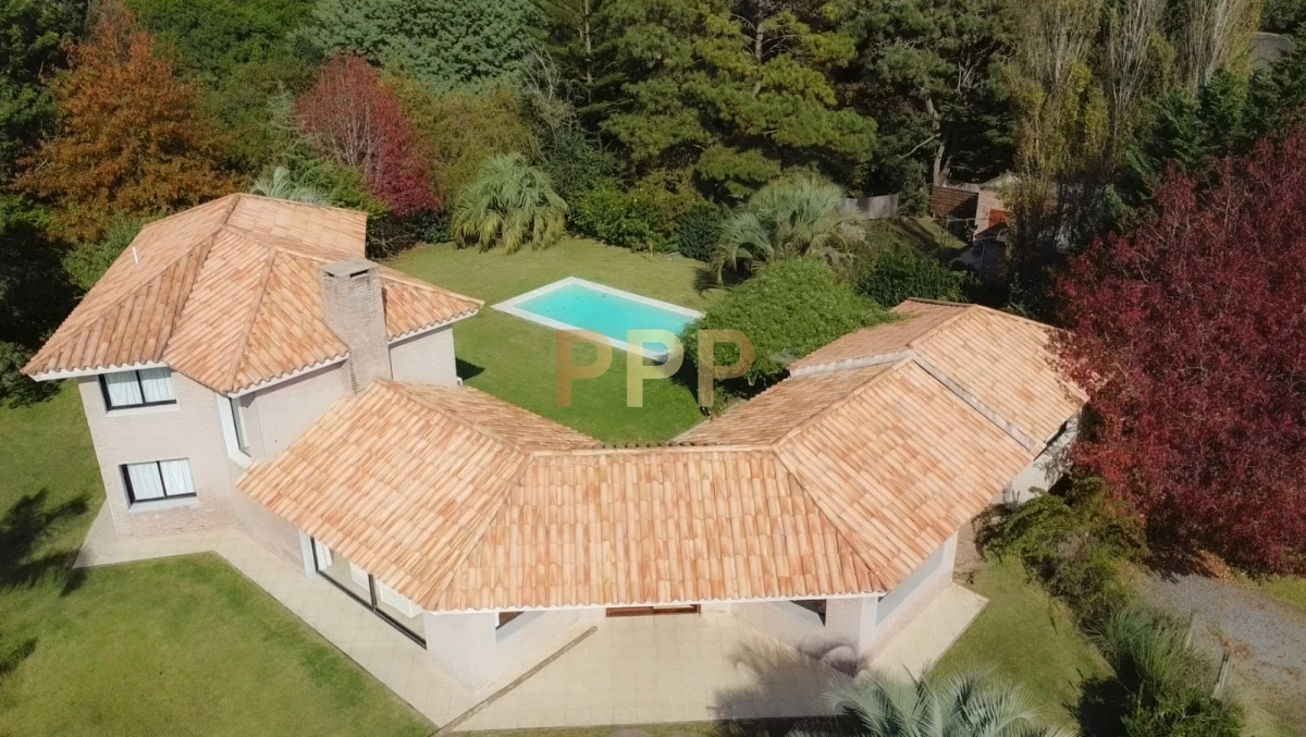 Casa ID.1663 - Excelente casa con piscina en alquiler en Rincon del Indio, playa Brava, Punta del Este.
