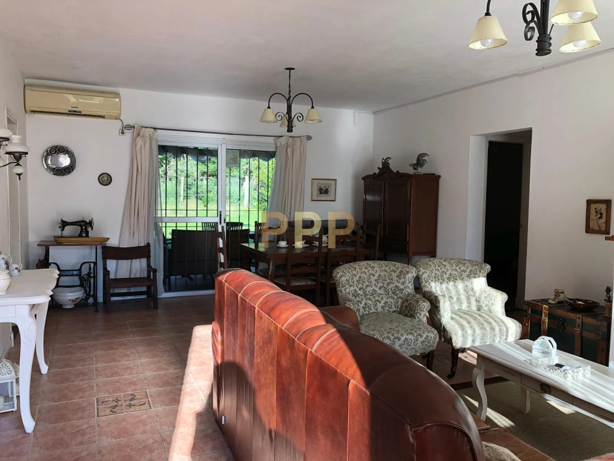 Casa ID.1658 - Casa de 3 dormitorios con piscina climatizada en alquiler. Playa brava.