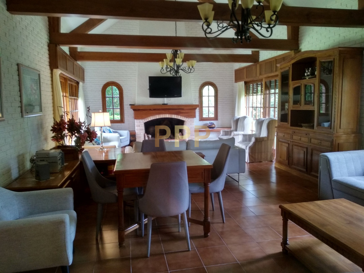 Casa ID.1911 - Casa en Alquiler y Venta en paradas de playa mansa, a pocos metros del mar.