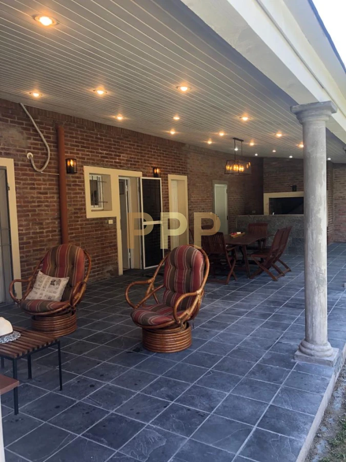 Casa ID.1658 - Casa de 3 dormitorios con piscina climatizada en alquiler. Playa brava.