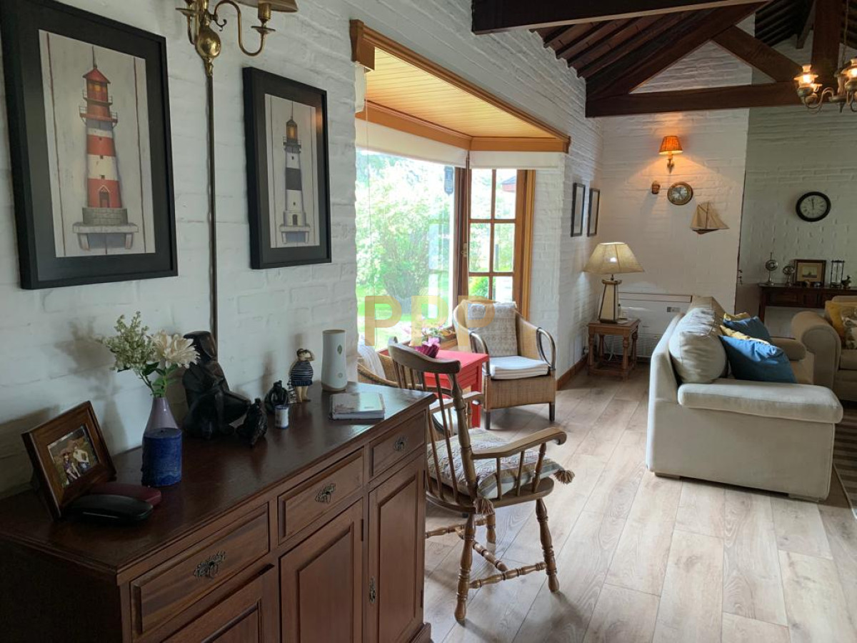 Casa ID.1568 - En alquiler.. hermosa Casa en Lugano, 3 dormitorios *