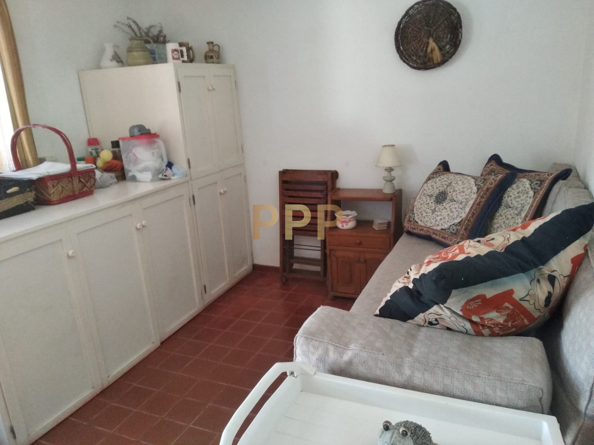 Casa ID.1716 - En alquiler.. muy linda casa con agradable entorno verde.