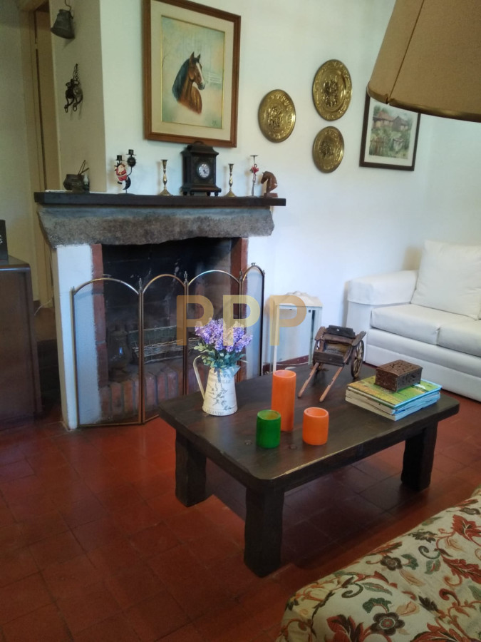 Casa ID.1716 - En alquiler.. muy linda casa con agradable entorno verde.